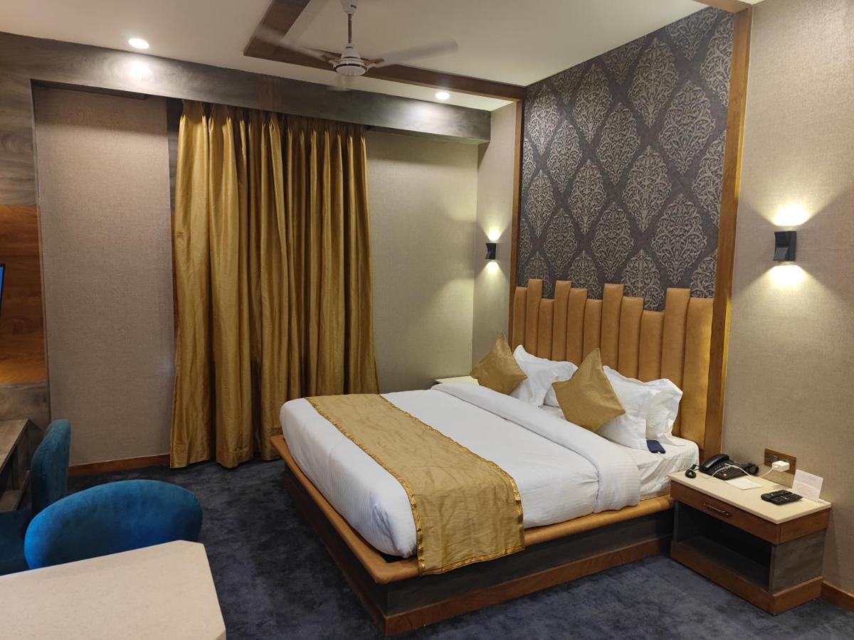 Prime Land Varanasi Exterior foto