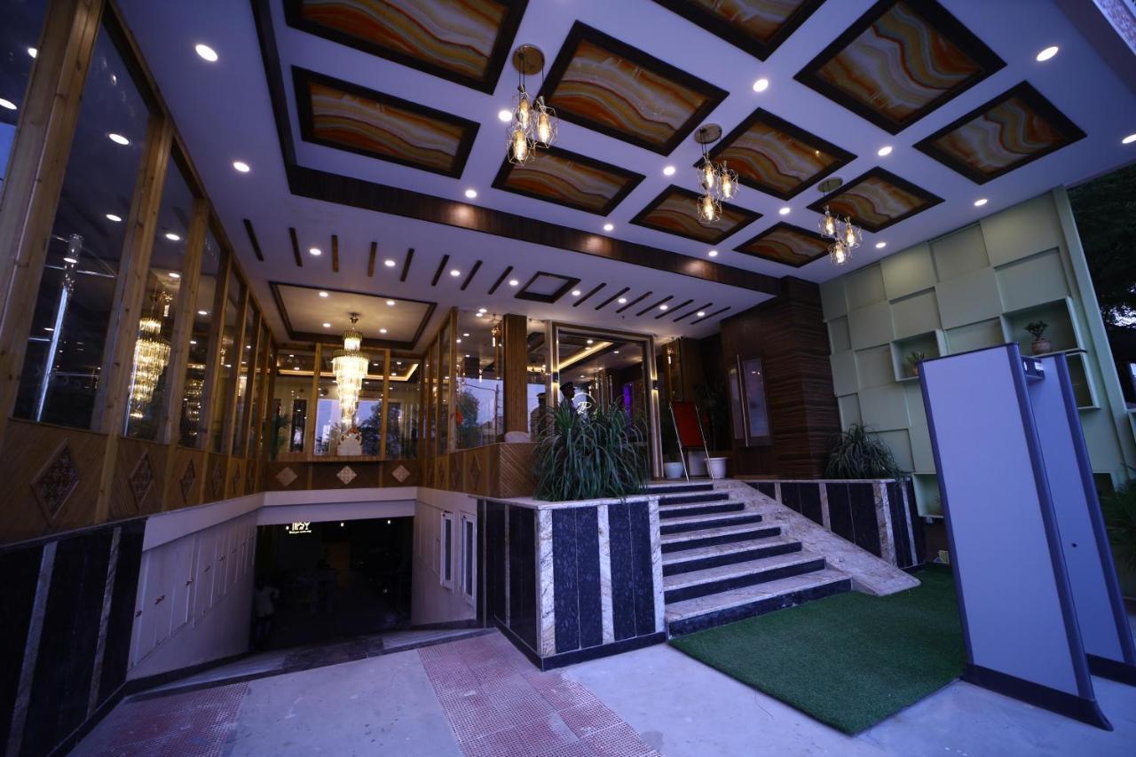 Prime Land Varanasi Exterior foto
