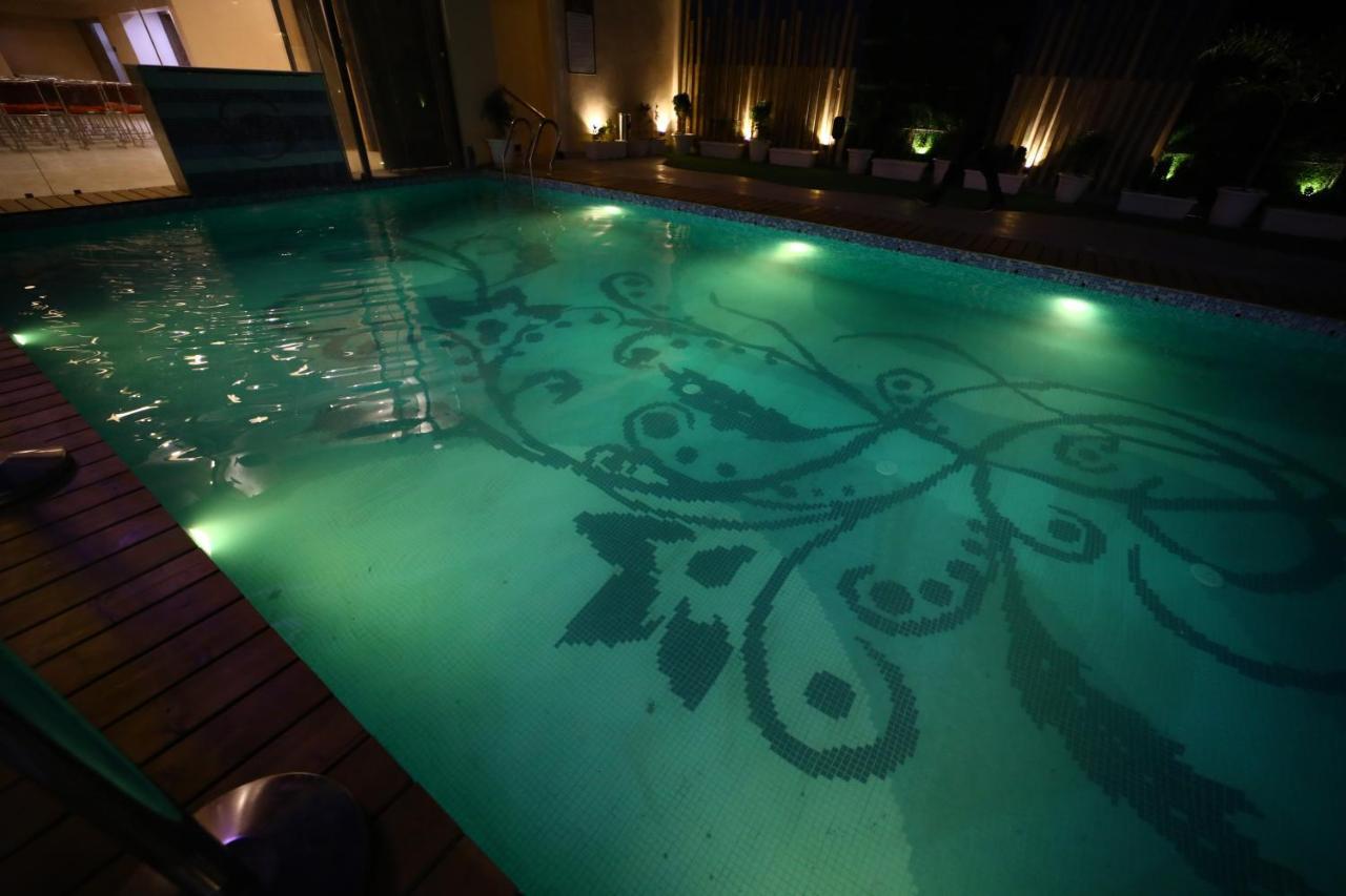Prime Land Varanasi Exterior foto