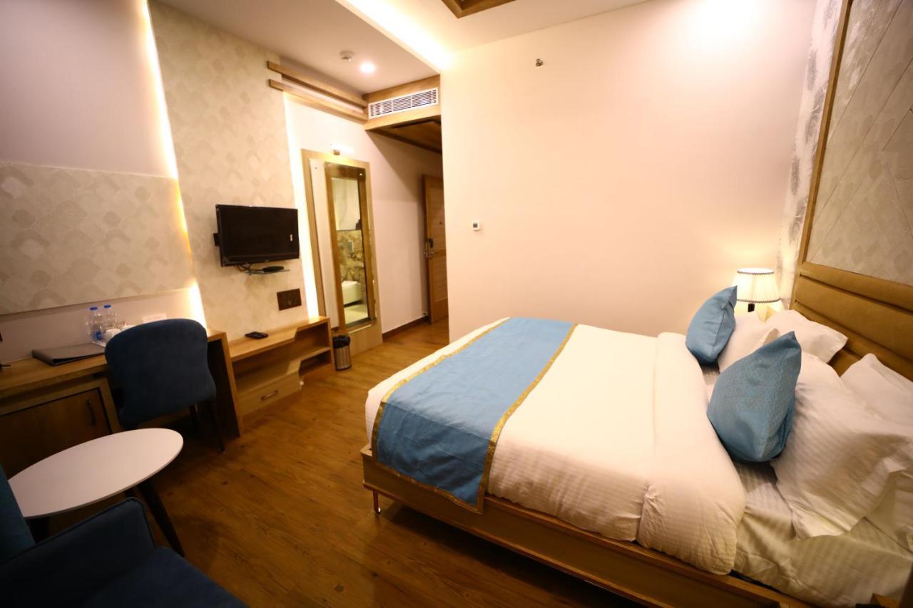 Prime Land Varanasi Exterior foto
