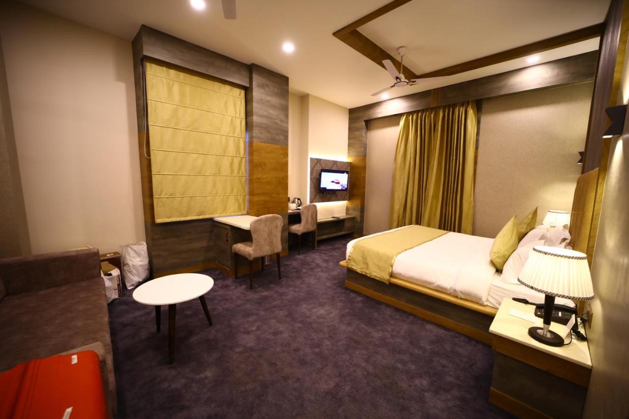 Prime Land Varanasi Exterior foto