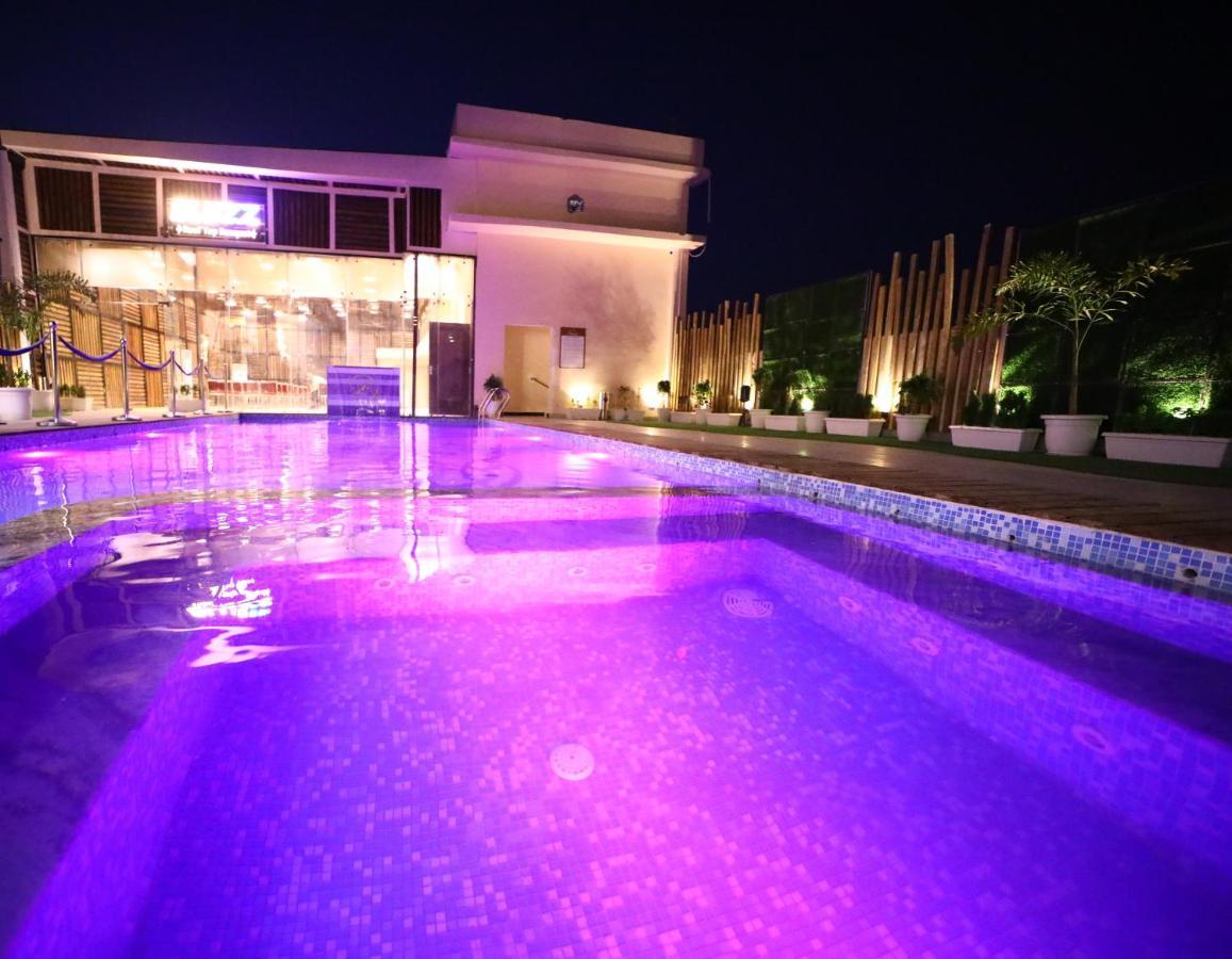 Prime Land Varanasi Exterior foto
